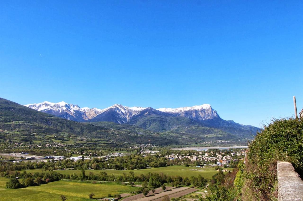 L'Hivernet, Grand Triplex Neuf Au Coeur D'Embrun Acces Facile Exterior foto